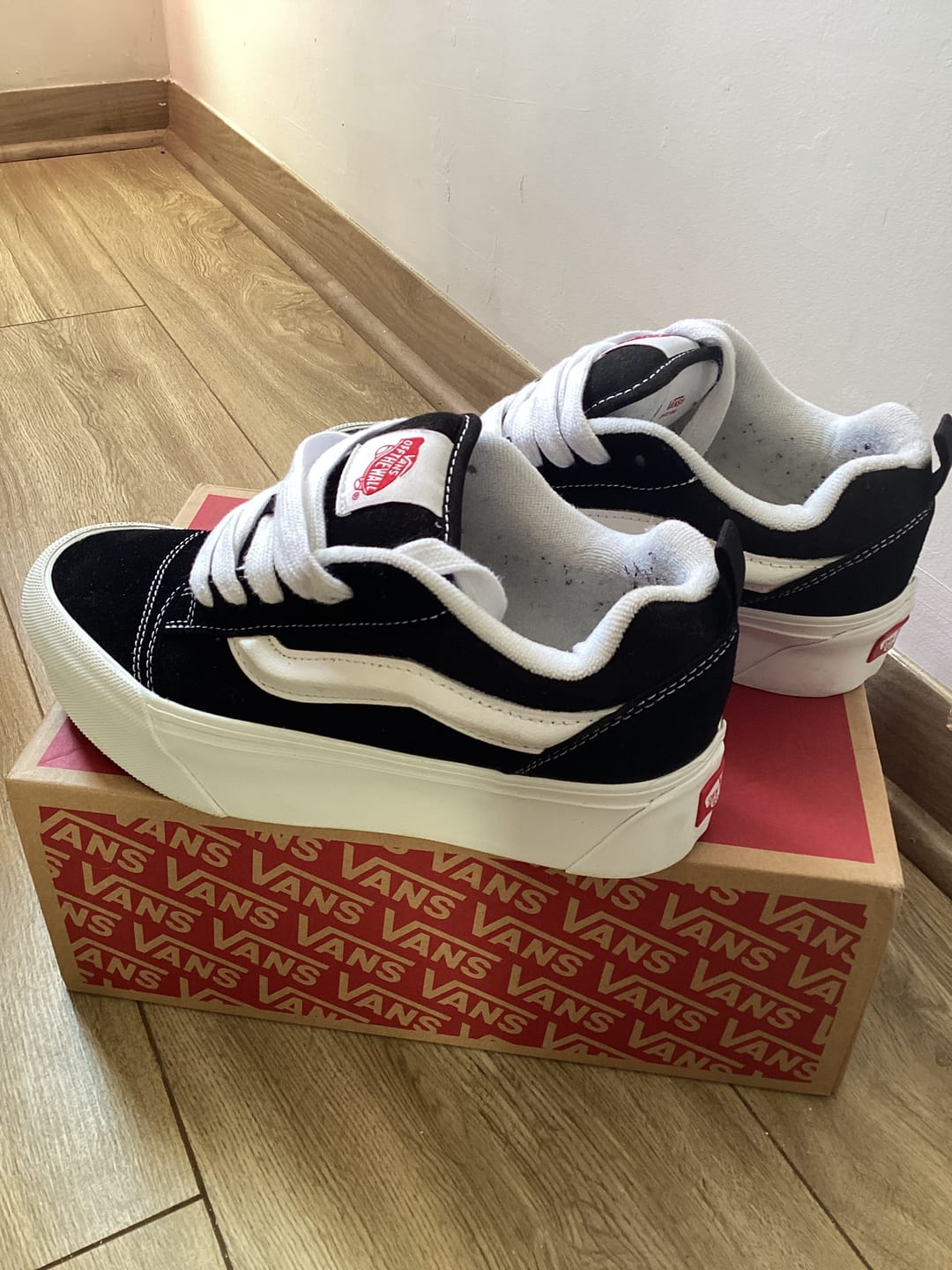 Customer photo review of Zapatilla Vans Knu Stack Plataforma Mujer Negro