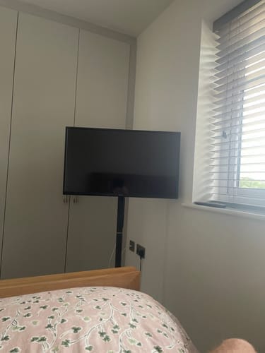 Customer photo review of Master V2 FT48 TV Stand