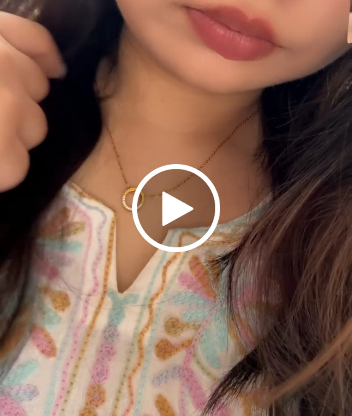 Customer video review of Gold Halo Necklace