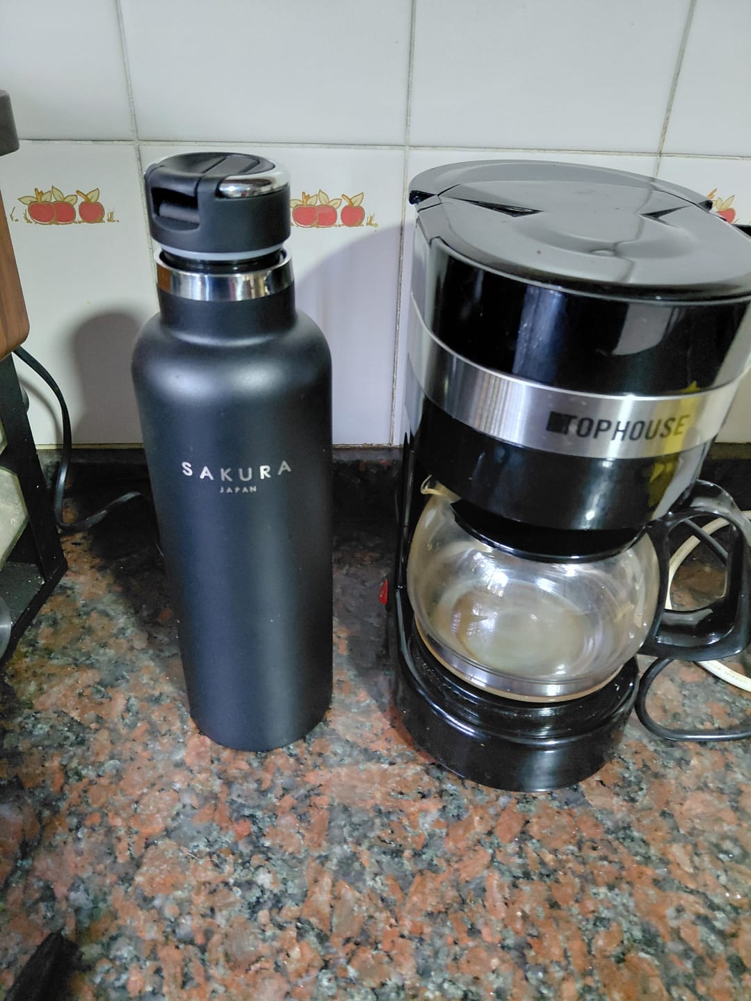Customer photo review of Botella Térmica Sakura Acero Inoxidable 750 Ml Negra Mate