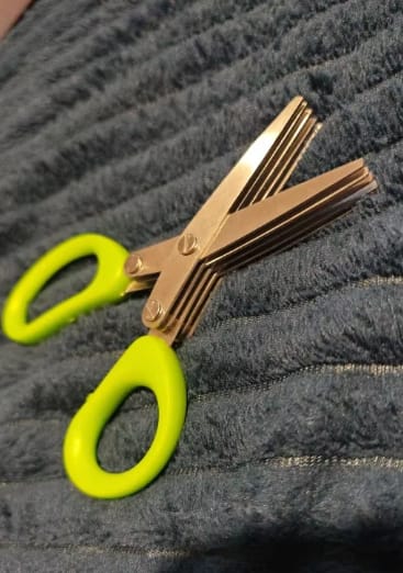 Customer photo review of Multiblades Kitchen Scissors