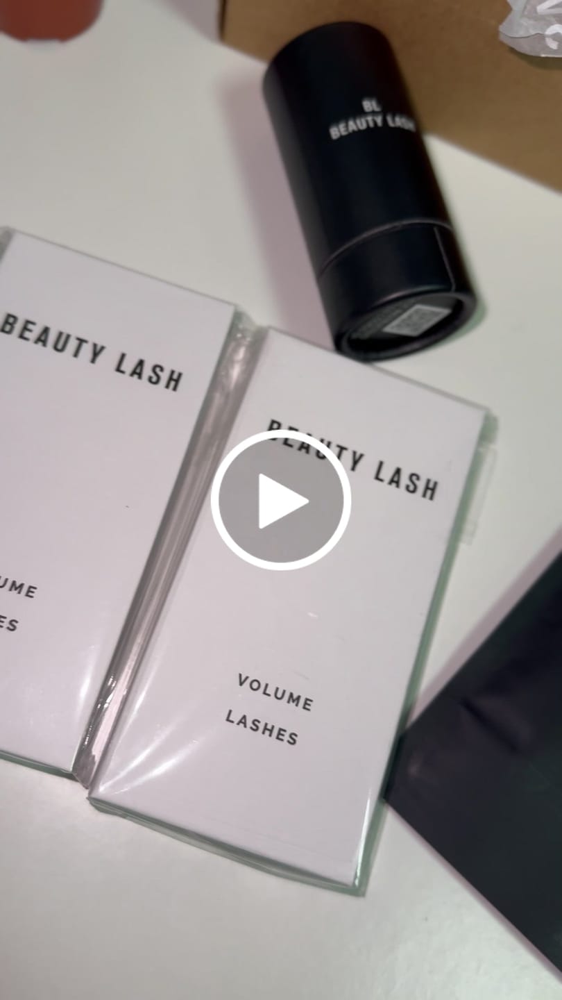 Customer video review of Flat Lashes