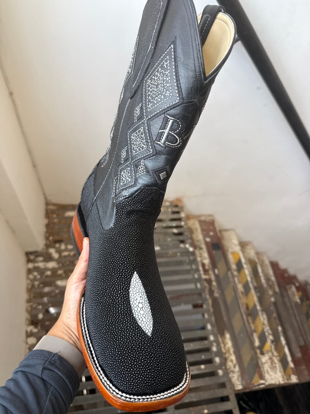 Customer photo review of BOTAS BULLDOG MANTARRAYA NEGRO