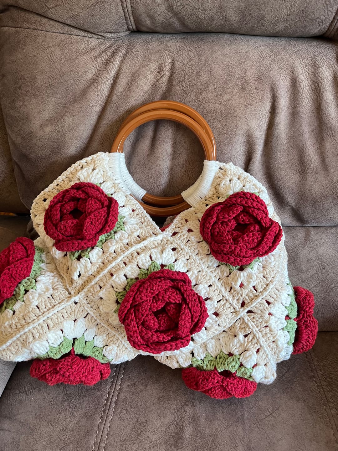 Customer photo review of 1980 Rose Handbag Crochet DIY KIT