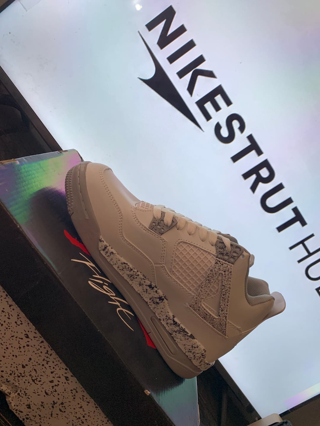 Customer photo review of Tenis Retro 4 Blanco Gris Jaspeado