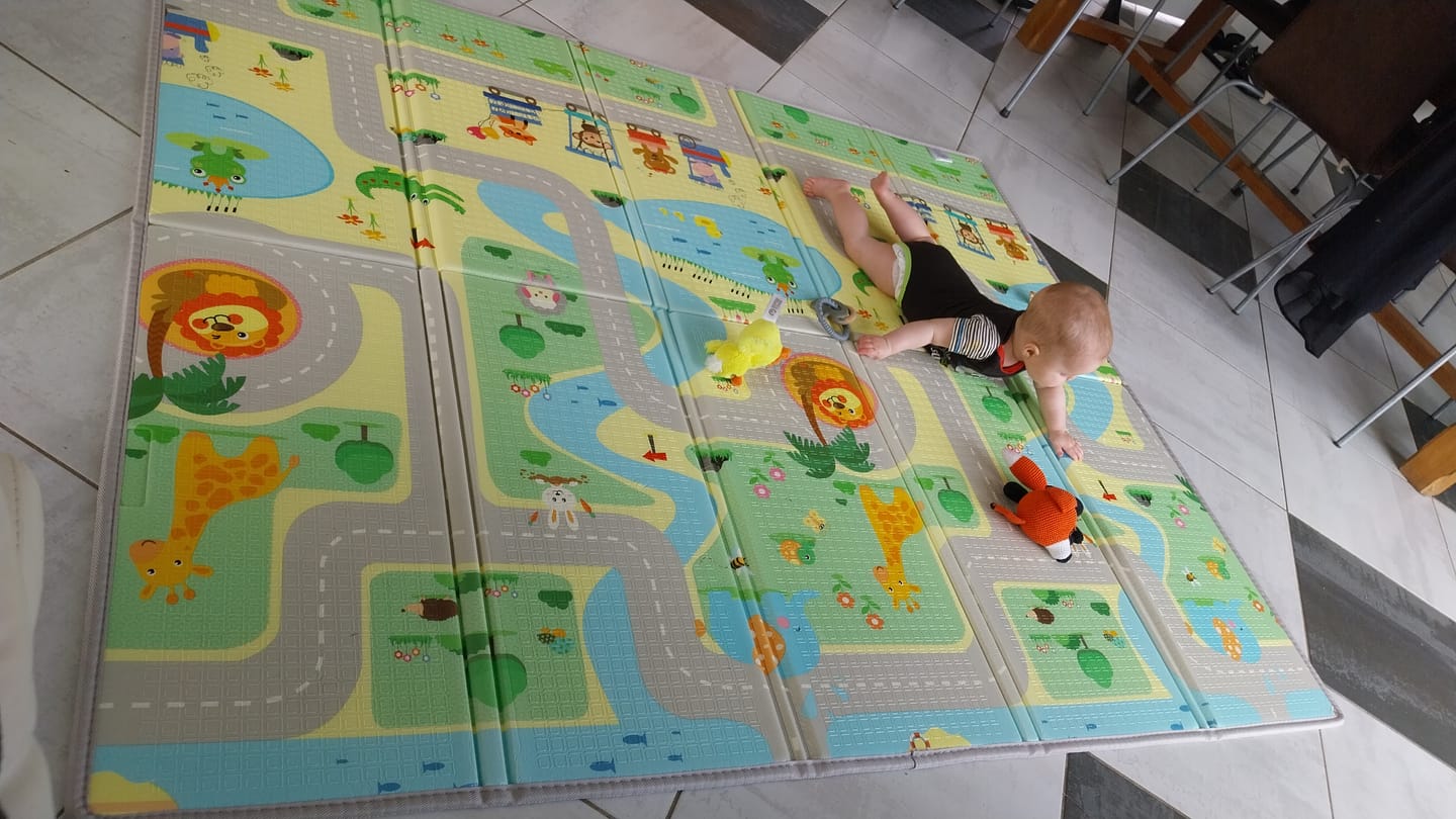 Customer photo review of Tapis Anti-Choc : Créez un grand espace de jeu !