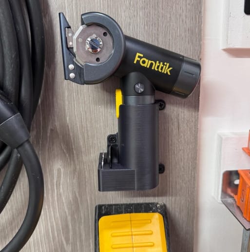 Customer photo review of Wall Mount Station for Fanttik C8 Nano Cordless Electric Scissors