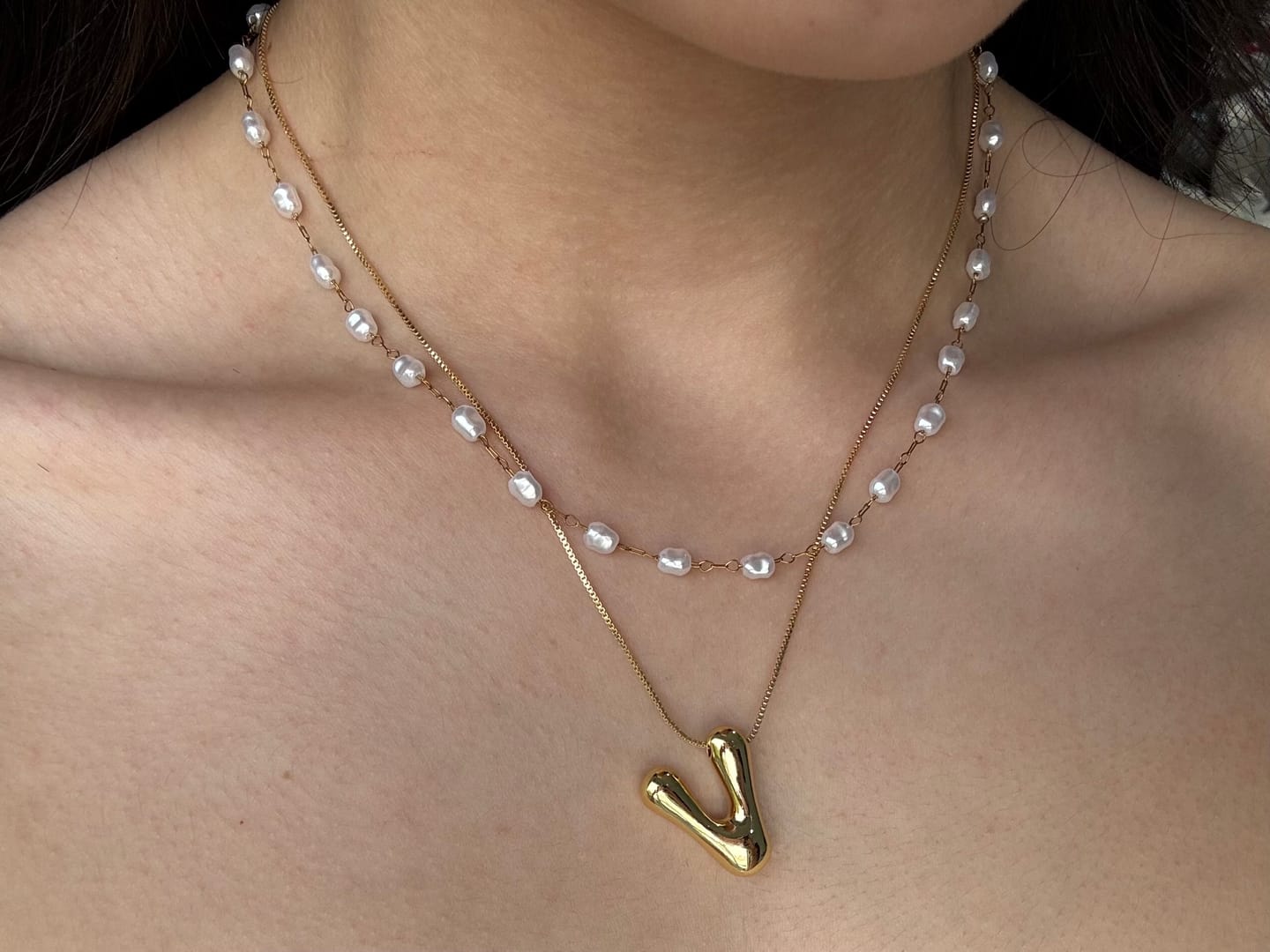 Customer photo review of Collar Inicial Bubble Dorado