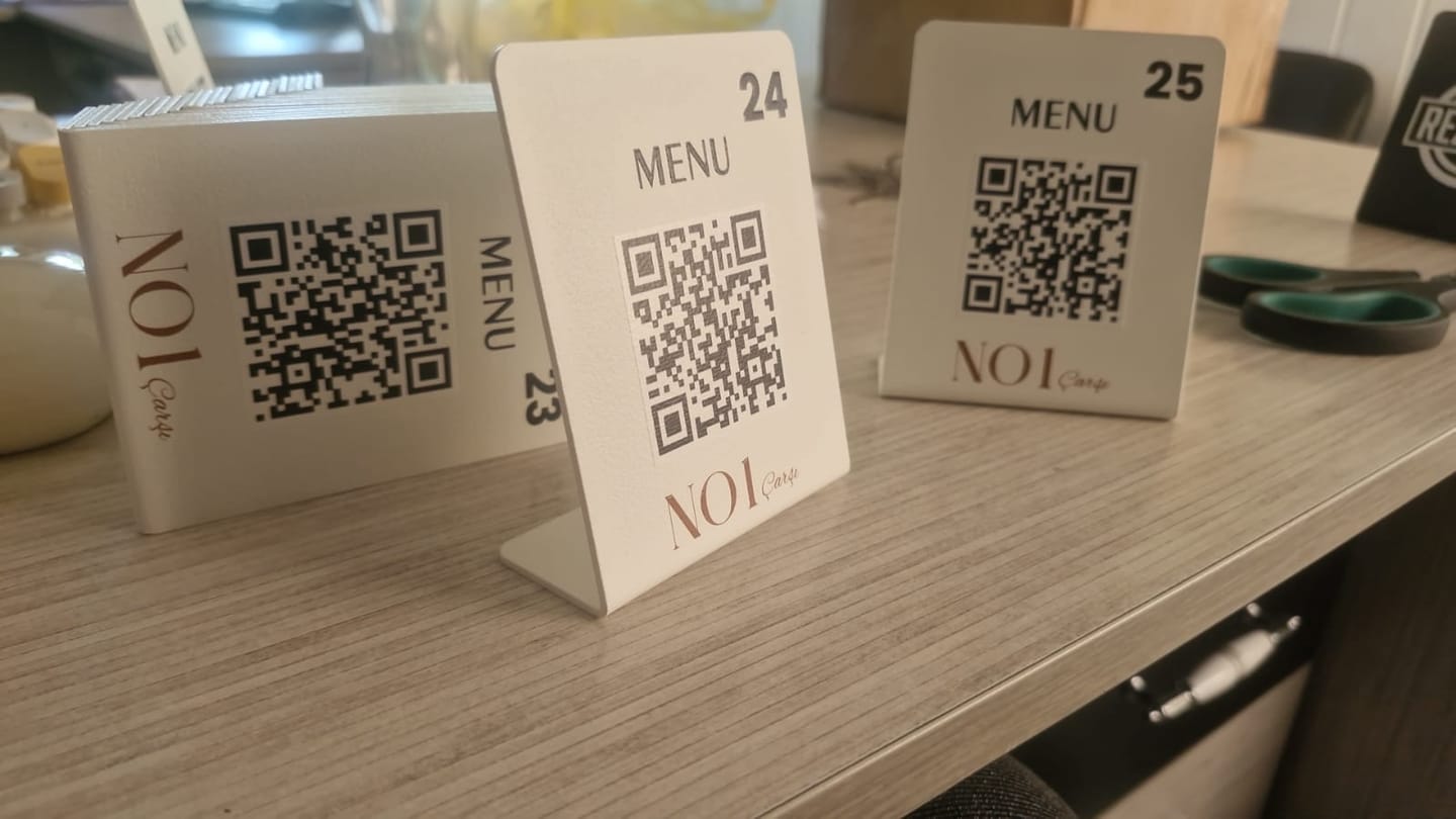 Customer photo review of Metal QR Menü Standı