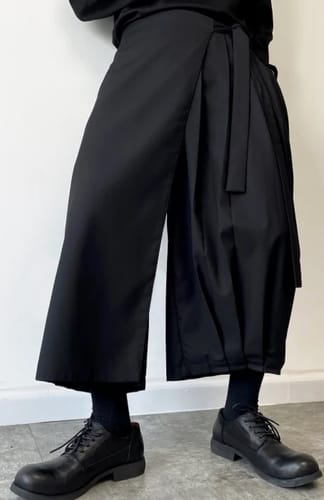 Customer photo review of Pleated Wide-leg Straight Cropped Trousers