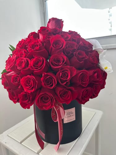 Customer photo review of Red Roses HatBox -  Orchids