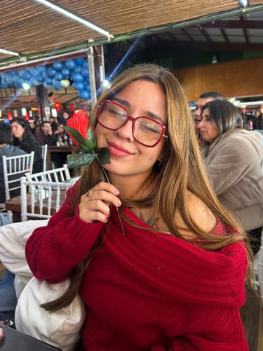 Customer photo review of SWEATER LINA ROJO