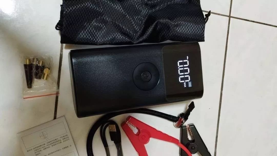 Customer photo review of 4-in-1 Tire Inflator, Jump Starter, Power Bank and LED Light