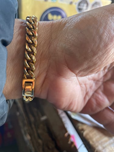 Reseña con foto de un cliente sobre Pulsera Cuban Oro 8mm