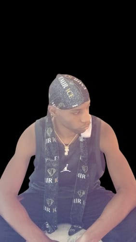 Customer photo review of COLLIER PENDENTIF LETTRE INITIALE DIAMANT COURONNE OR JAUNE