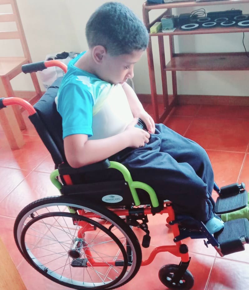 Customer photo review of Cadeira de Rodas de Criança SENSICARE YK9031K