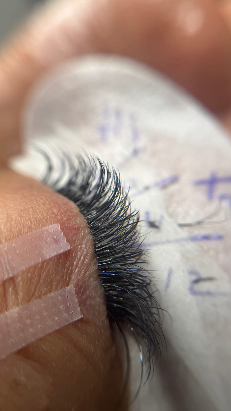 Customer photo review of Classic Lash Extensions 0.20mm