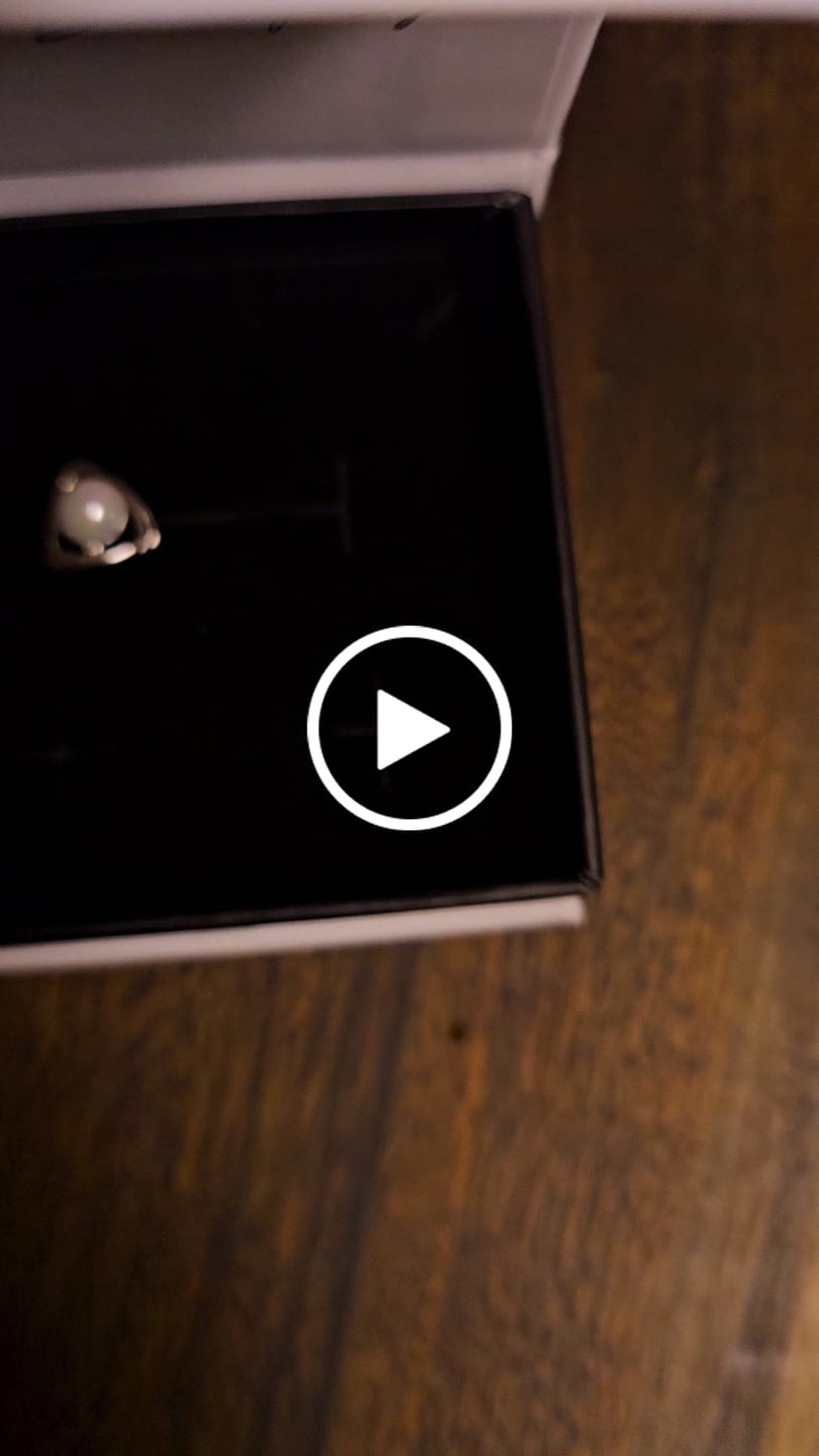 Customer video review of Winnie 18k White Gold Plated Pearl Stud Earrings