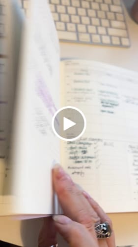 Customer video review of Fast Brain Daily Productivity Planners - Quarterly Set