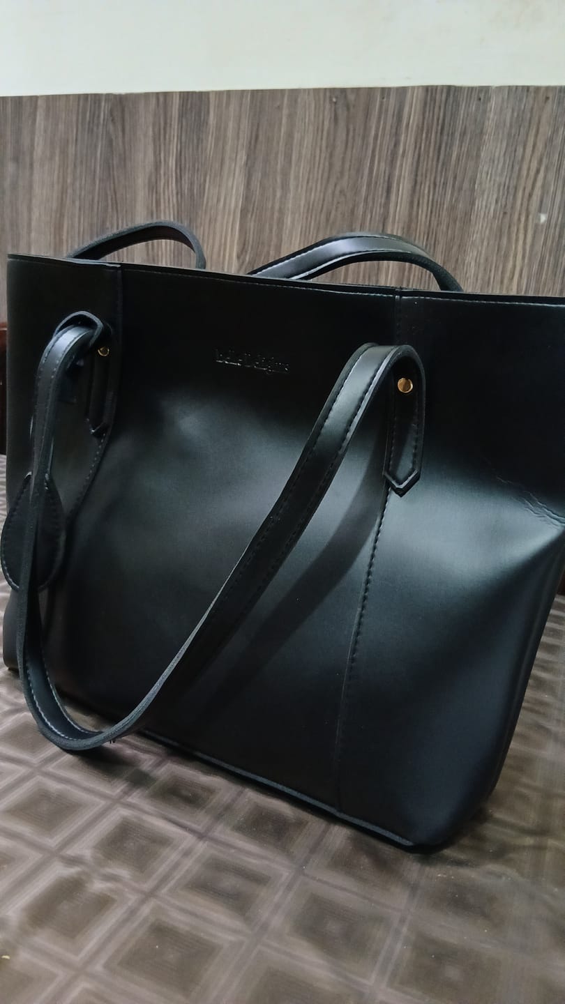 Customer photo review of Black Belle The Tote Bag