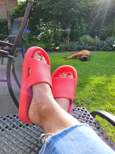 Customer photo review of HappyFlops