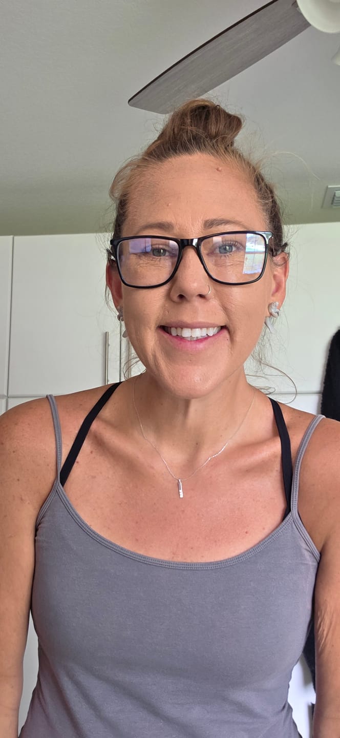 Customer photo review of Tessa 18k White Gold Plated Bar Necklace with Swarovski Crystals