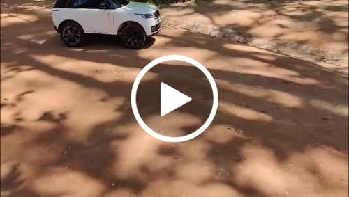Reseña con vídeo de un cliente sobre Carro elétrico para criança RANGE ROVER SV  Branco 2 Lugares 24v c/ RODAS DE BORRACHA & ASSENTO EM PELE