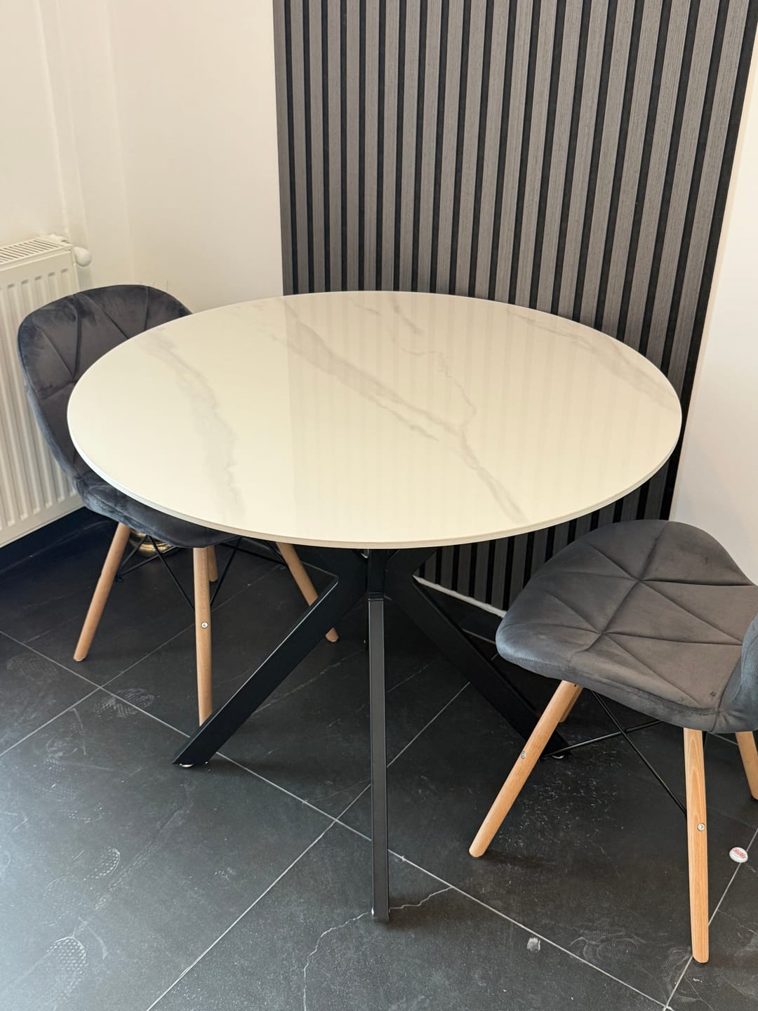 Customer photo review of Masa TALIA, alb cu efect de marmura/negru mat, ceramica/metal, 90x90x75 cm