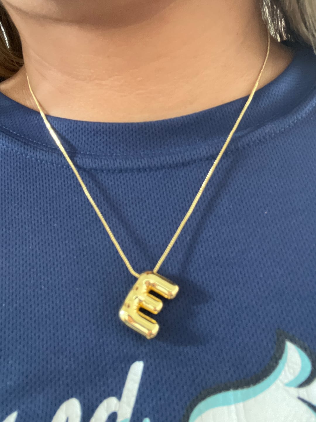 Customer photo review of Collar Dorado Liso Inicial Balloon