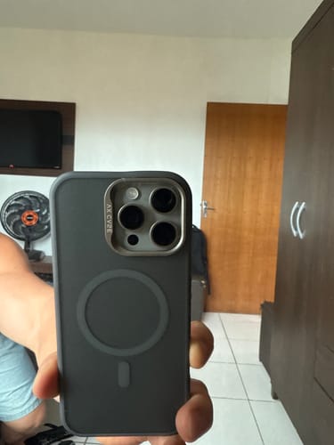 Customer photo review of Capa Magsafe para iPhone 16 Pro Max Graffiti com Fundo Fosco - Titanium