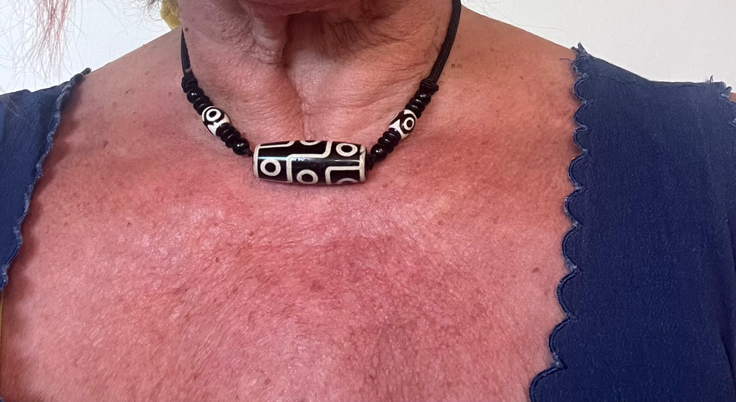 Customer photo review of Buddha Stones Tibetische Neun-Augen-Dzi-Perlen-Schutzschnur-Halskette
