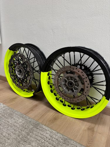 Customer photo review of 50/50 Supermoto Wheel Graphics