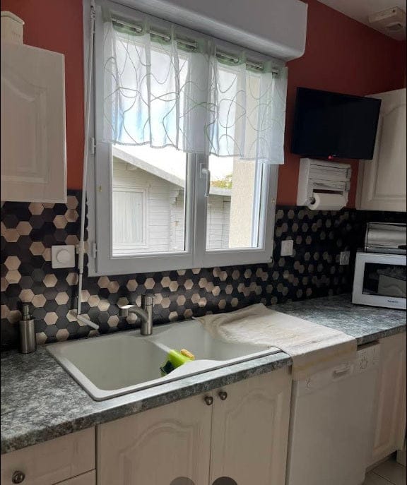 Customer photo review of Crédence Mosaique Autocollant Noir Doré pour Cuisine et Salle de Bain