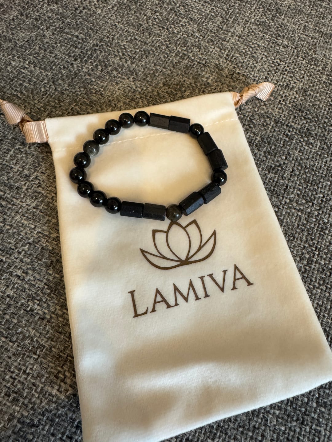 Customer photo review of Schwarzes Turmalin Obsidian - Schutz Armband