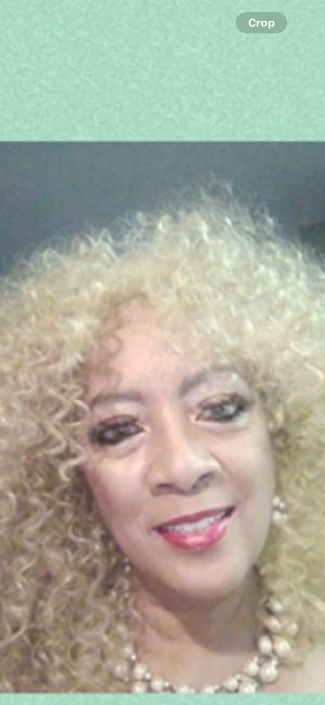 Customer photo review of Motown Tress Quick N Easy Half Wig - QE.ABBY