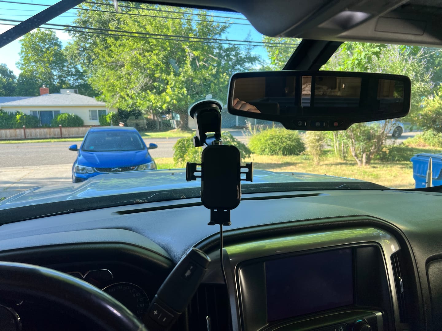 Customer photo review of Auto-Sensing Fast Wireless Car Charger