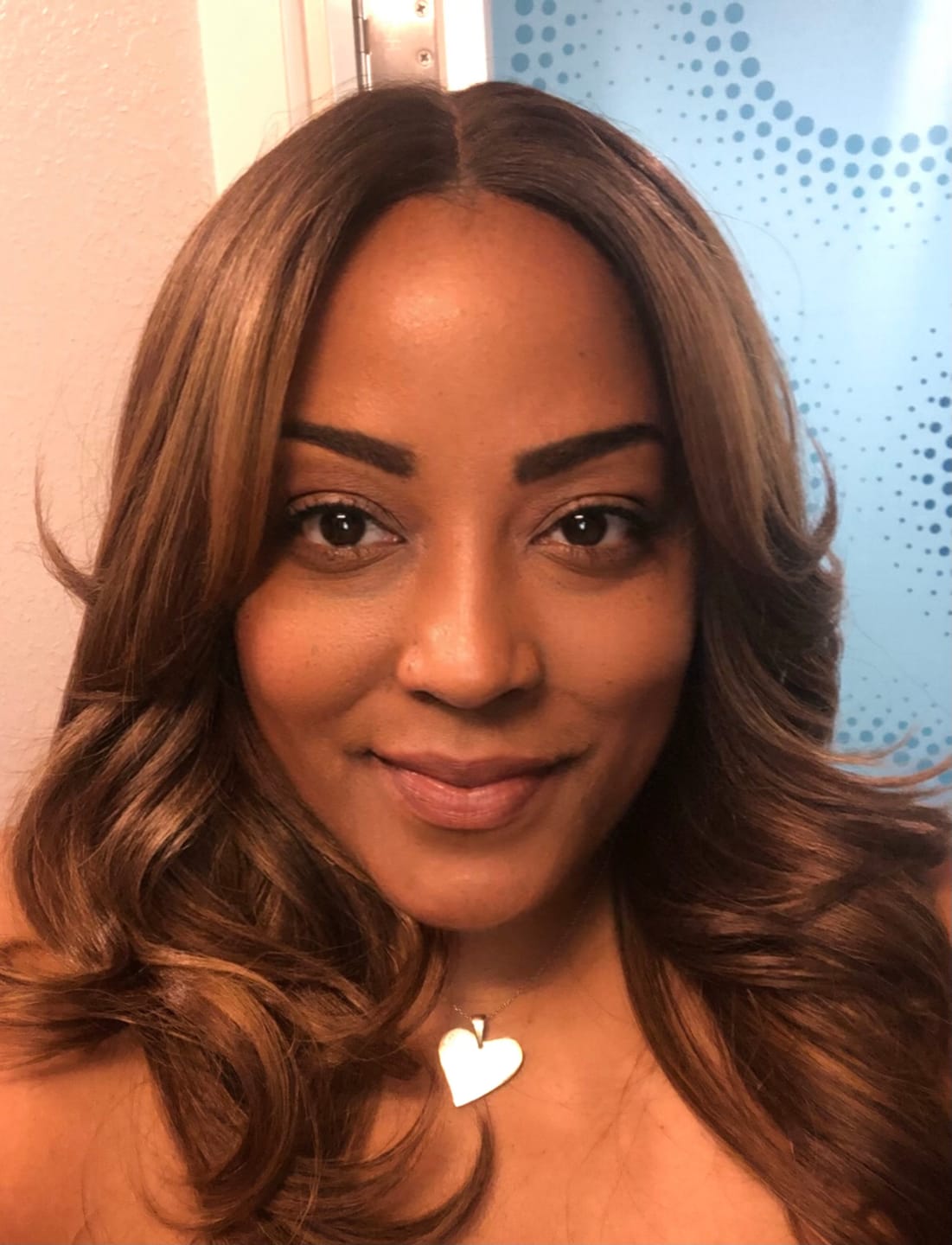 Customer photo review of Shake N Go Equal Curtain Bang HD Lace Wig - MAVEN