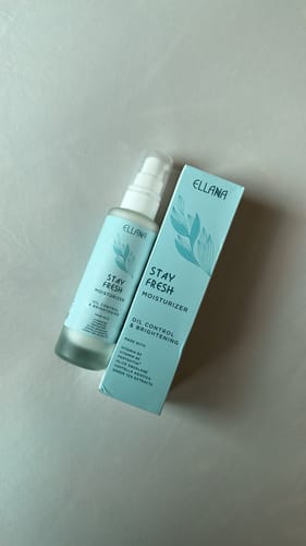 Customer photo review of Stay Fresh Moisturizer Controls Oil and Brightens