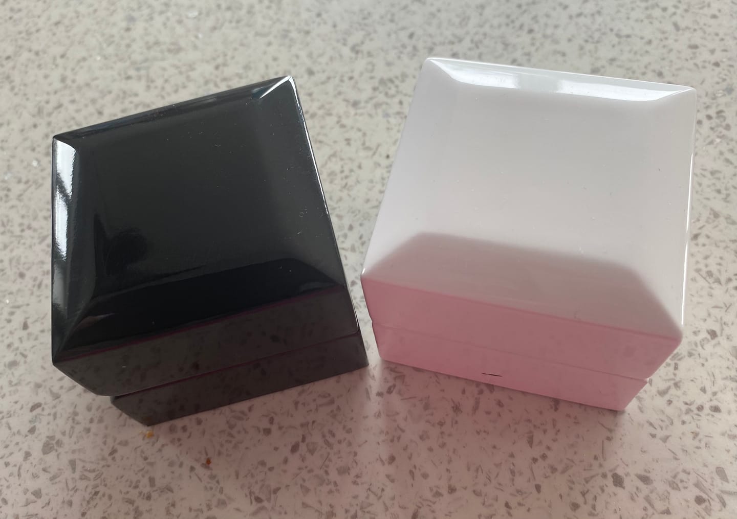 Customer photo review of White Gold 2mm Wonder Ring