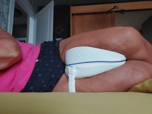 Avis photo d'un client sur Coussin Orthopédique Genoux Cellsius - Le secret d'un sommeil sans douleur