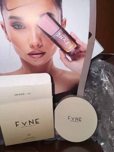 Siobhàn M. review of SATIN SKIN TINTED TOUCH image 1 out of 2