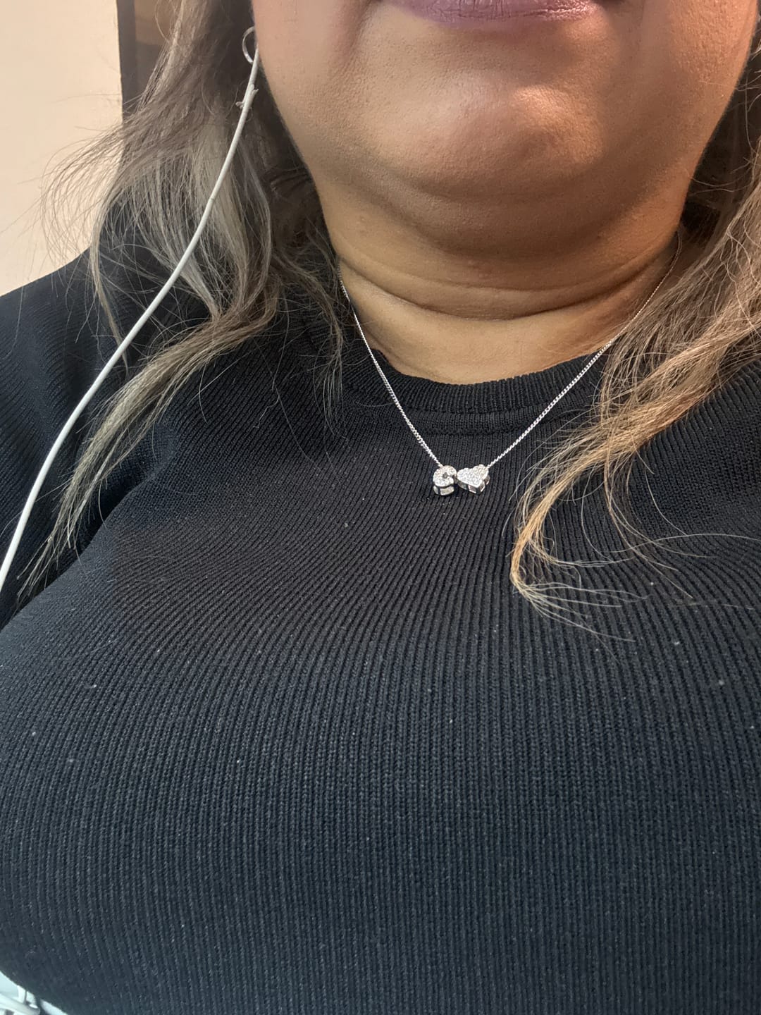 Customer photo review of Personaliza Tu Collar Con Inicial Mini Bubble Plateado