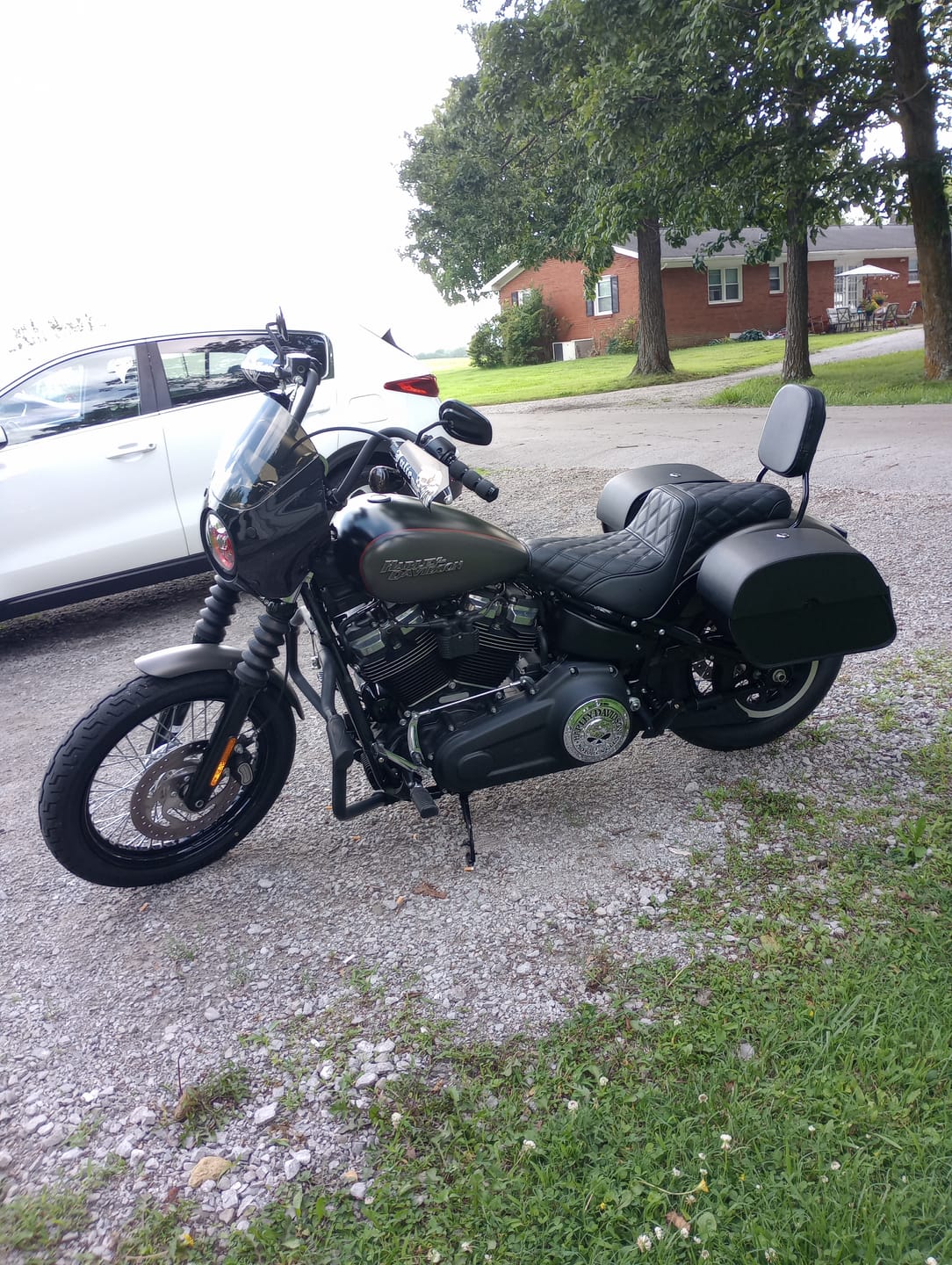 Customer photo review of 28L - Panzer Medium Quick Mount Leather Saddlebags For Harley Softail Street Bob FXBB