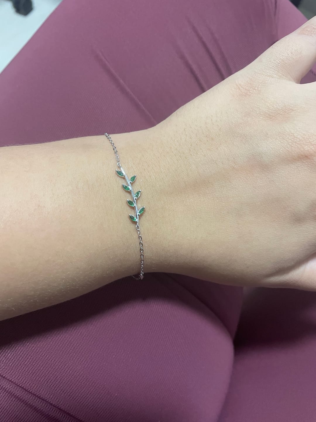 Customer photo review of Pulseira Folhas Verdes Prata 925