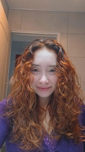 Reseña con foto de un cliente sobre Henna Jamila Hair -  Cobrizo Natural y Duradero  👩🏼‍🦰