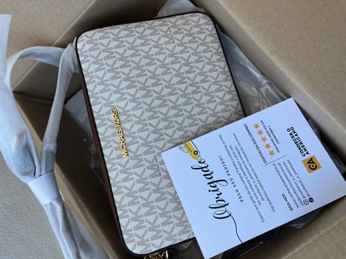 Customer photo review of Jet Set Large Printed Logo Crossbody Bag (VANILLA) - Disponivel em Portugal