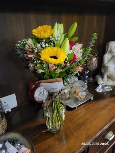 Customer photo review of Sunlit Whisper – (with glass vase)