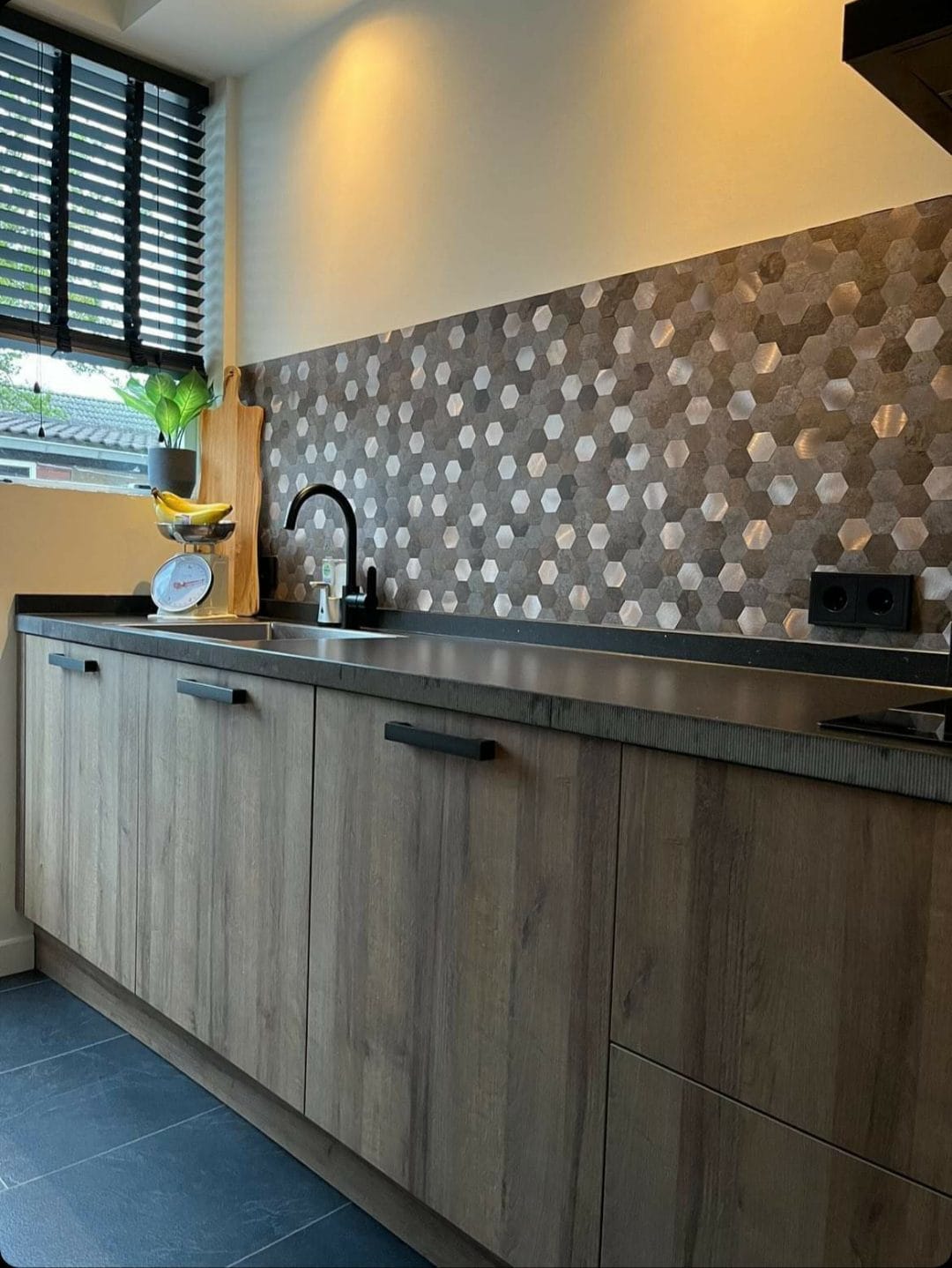 Customer photo review of Mosaique Adhésive Hexagone Cuivre marron pour crédence de cuisine