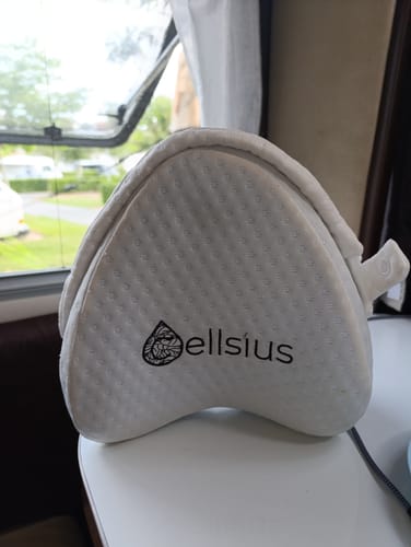 Avis photo d'un client sur Coussin Orthopédique Genoux Cellsius - Le secret d'un sommeil sans douleur