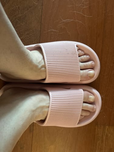 Customer photo review of HappyFlops